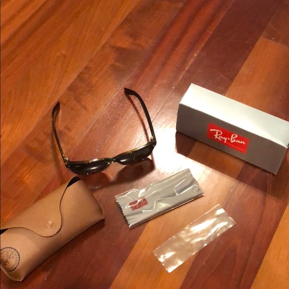 Ray-Ban RB2132 New Wayfarer Sunglasses Unisex - Picture 4 of 4